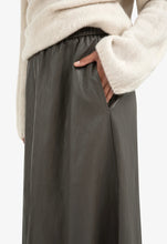 Carica l'immagine nel visualizzatore di Gallery, Eco Leather skirt