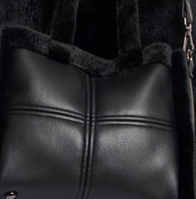 Carica l'immagine nel visualizzatore di Gallery, Black bag