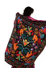 Carica l&#39;immagine nel visualizzatore di Gallery, Crazy world foulard
