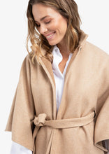 Carica l&#39;immagine nel visualizzatore di Gallery, Beige cape
