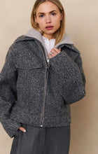 Carica l&#39;immagine nel visualizzatore di Gallery, Grey jacket
