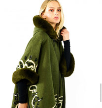 Carica l&#39;immagine nel visualizzatore di Gallery, Green poncho
