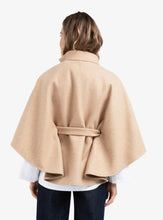 Carica l&#39;immagine nel visualizzatore di Gallery, Beige cape
