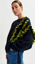 Carica l&#39;immagine nel visualizzatore di Gallery, Ruffle sweater

