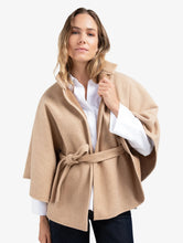 Carica l&#39;immagine nel visualizzatore di Gallery, Beige cape
