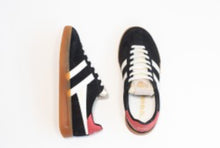 Carica l&#39;immagine nel visualizzatore di Gallery, Black sneakers
