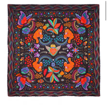 Carica l&#39;immagine nel visualizzatore di Gallery, Crazy world foulard
