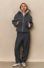 Carica l&#39;immagine nel visualizzatore di Gallery, Grey jacket
