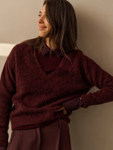 Carica l&#39;immagine nel visualizzatore di Gallery, Burgundy sweater
