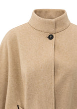 Carica l&#39;immagine nel visualizzatore di Gallery, Beige cape
