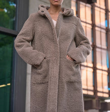 Carica l&#39;immagine nel visualizzatore di Gallery, Double furry coat
