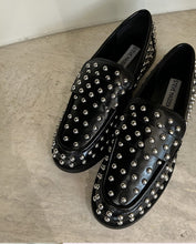 Carica l&#39;immagine nel visualizzatore di Gallery, Studded mocassino
