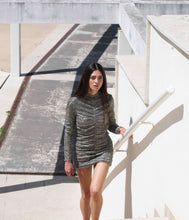 Carica l&#39;immagine nel visualizzatore di Gallery, Silver dress
